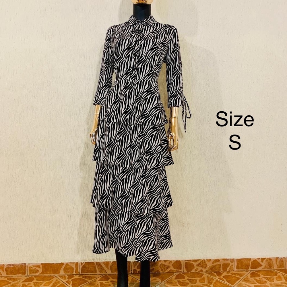 Elegant Black and White Zebra Pattern Long Sleeve Dress